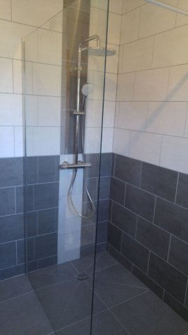 Rénovation complète d'une salle de bain avec douche à l'Italienne et carrelage à Aurouër 