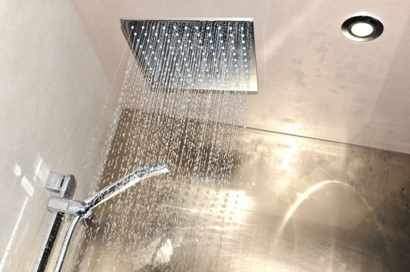 Professionnel Pour La Rénovation De Salle De Bain Avec Douche à L ...